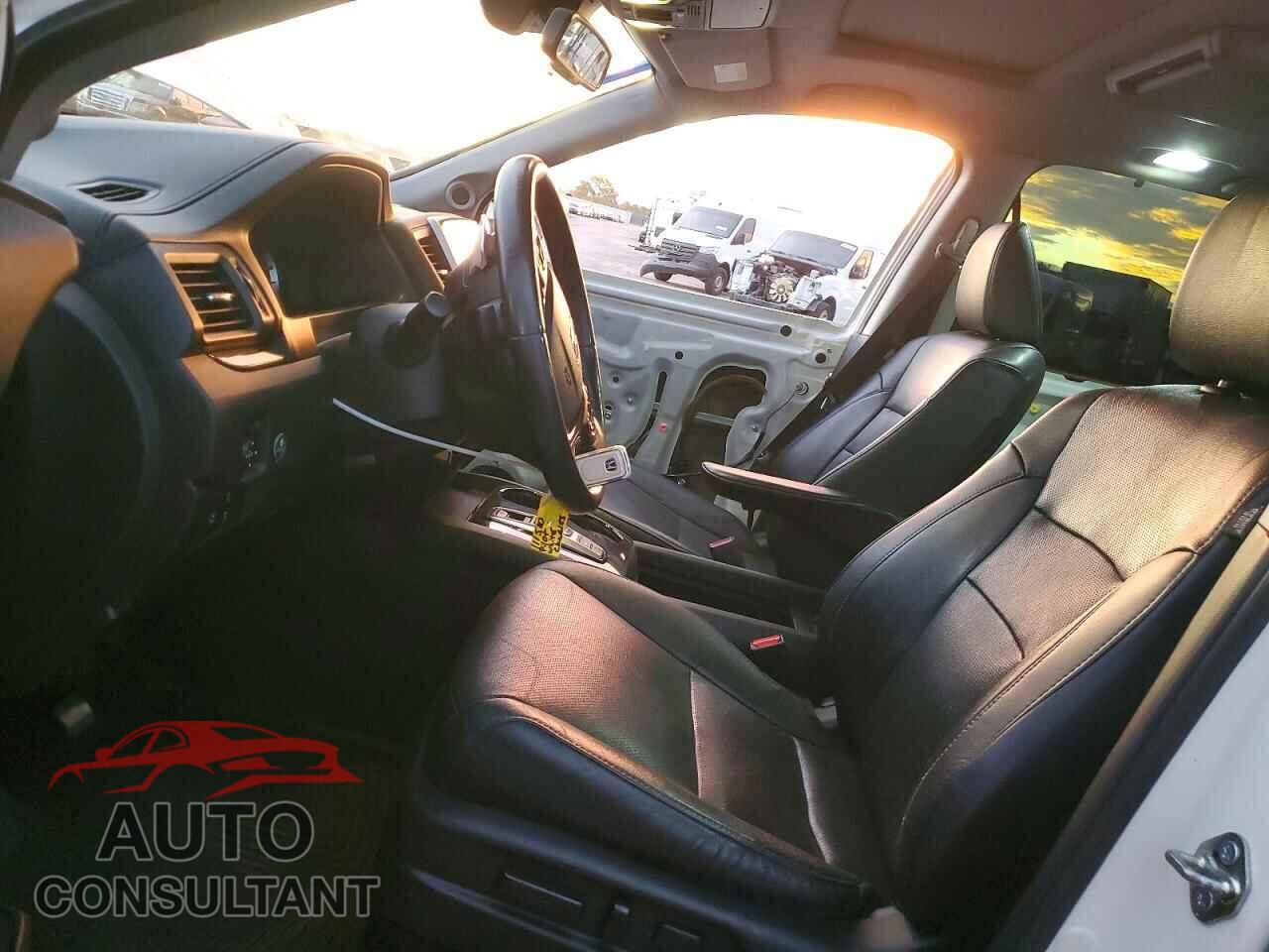 HONDA PILOT 2017 - 5FNYF6H04HB057758