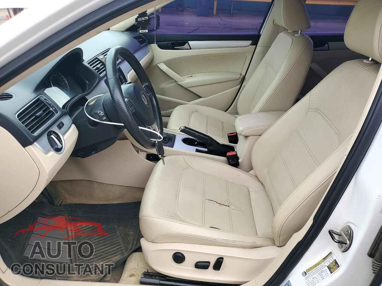 VOLKSWAGEN PASSAT 2013 - 1VWBP7A32DC092431