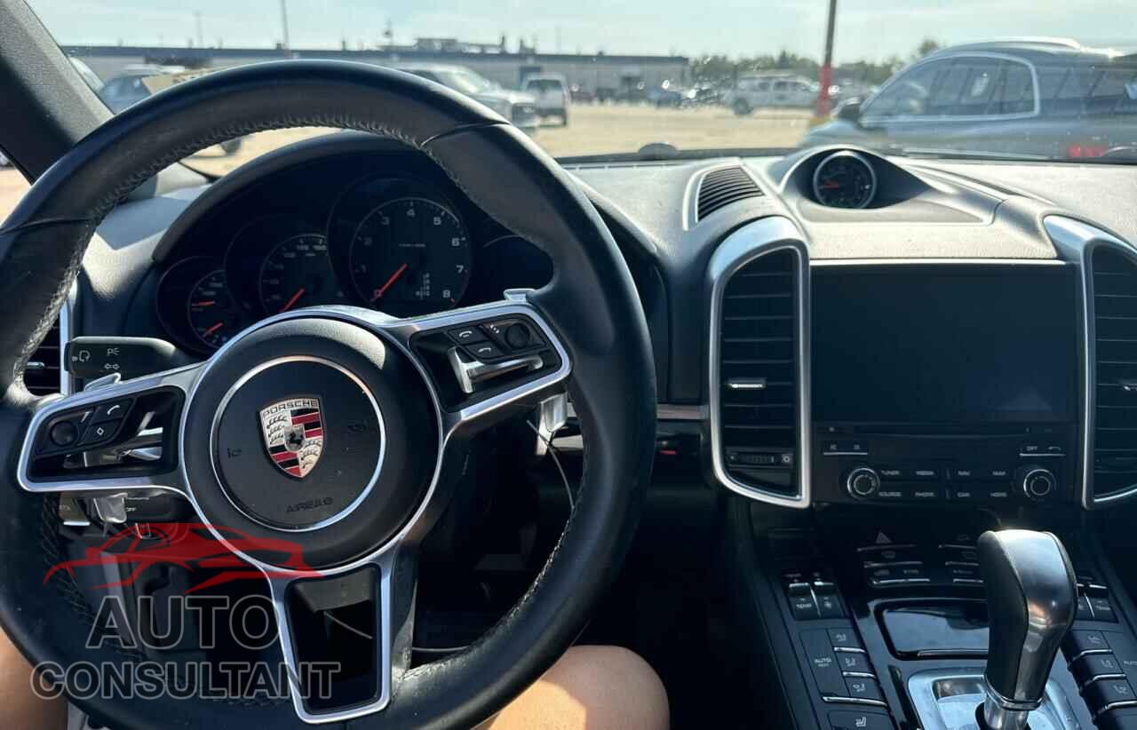 PORSCHE CAYENNE 2017 - WP1AA2A22HKA86696