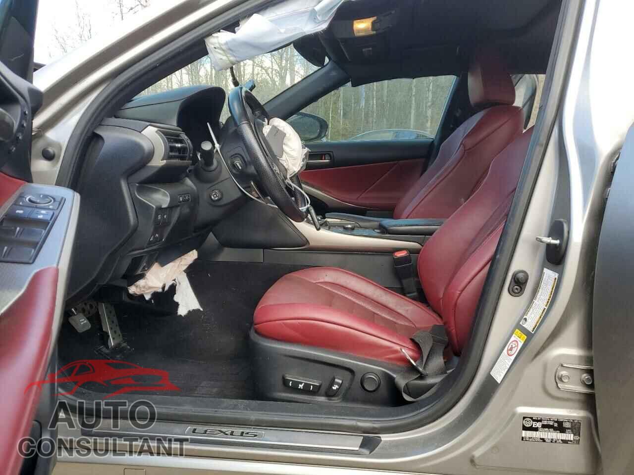 LEXUS IS 2018 - JTHC81D23J5031270