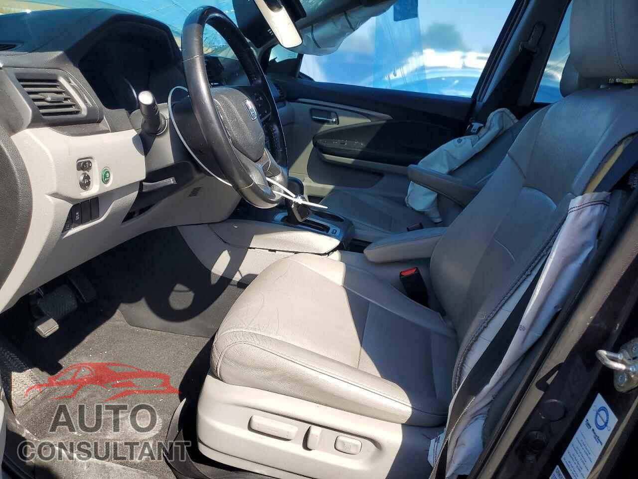 HONDA PILOT 2019 - 5FNYF5H48KB015372