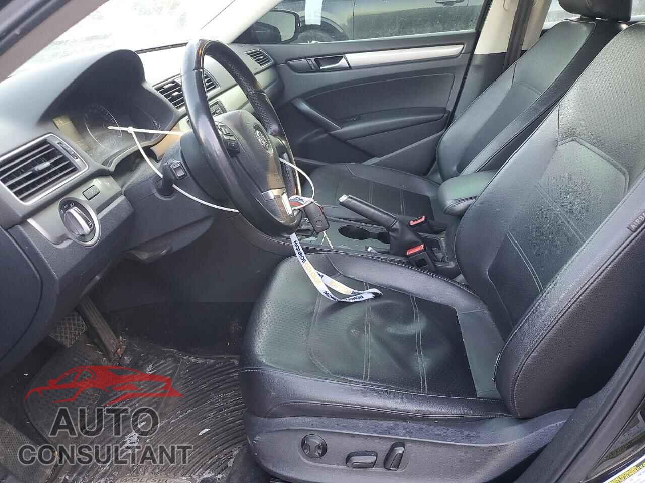 VOLKSWAGEN PASSAT 2014 - 1VWAP7A32EC007178