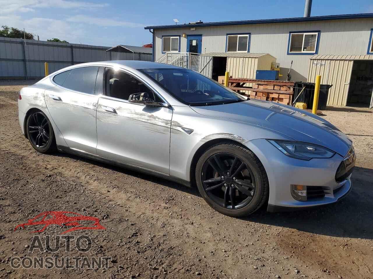 TESLA MODEL S 2013 - 5YJSA1AG8DFP04753