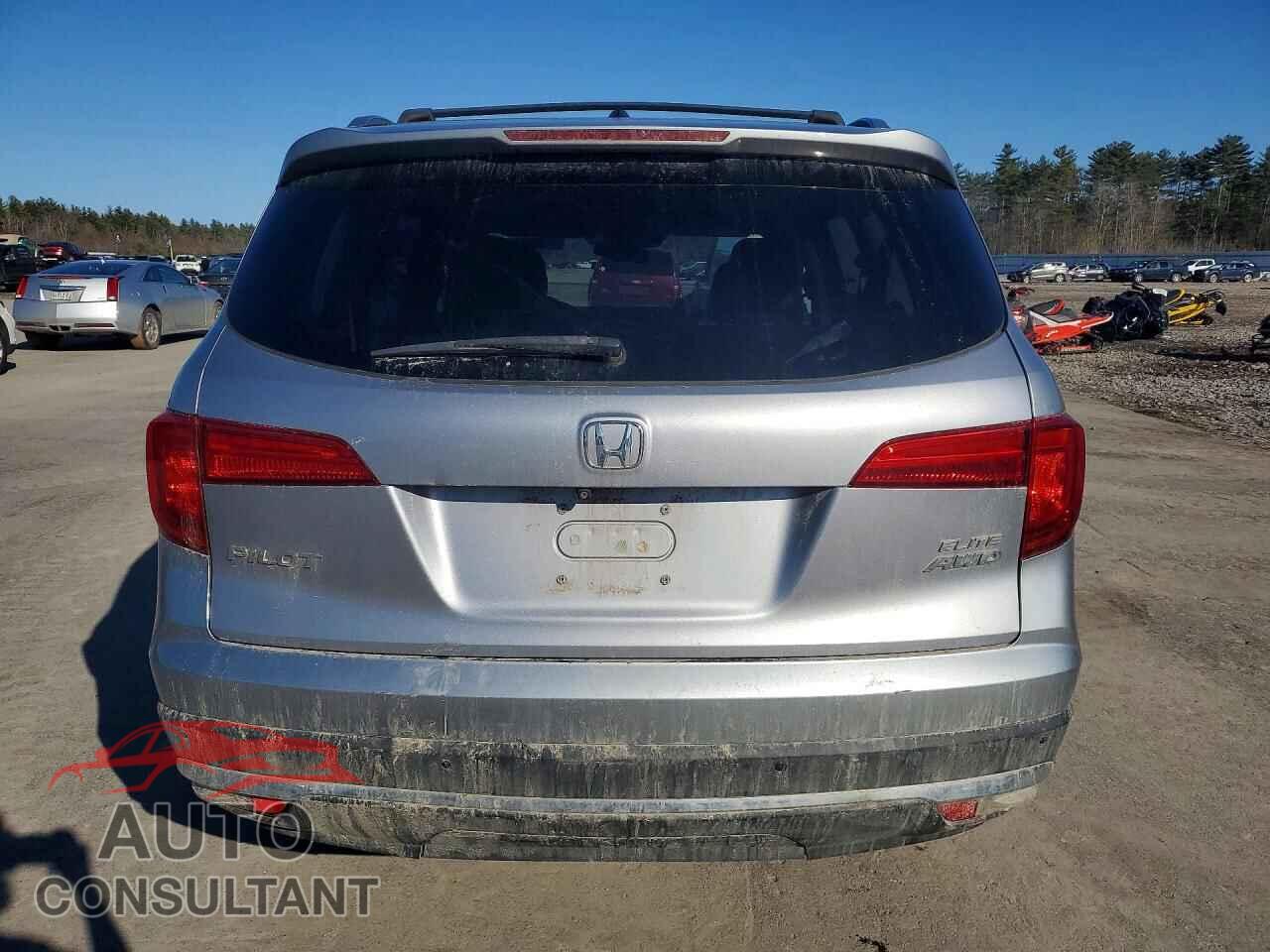 HONDA PILOT 2017 - 5FNYF6H02HB011569