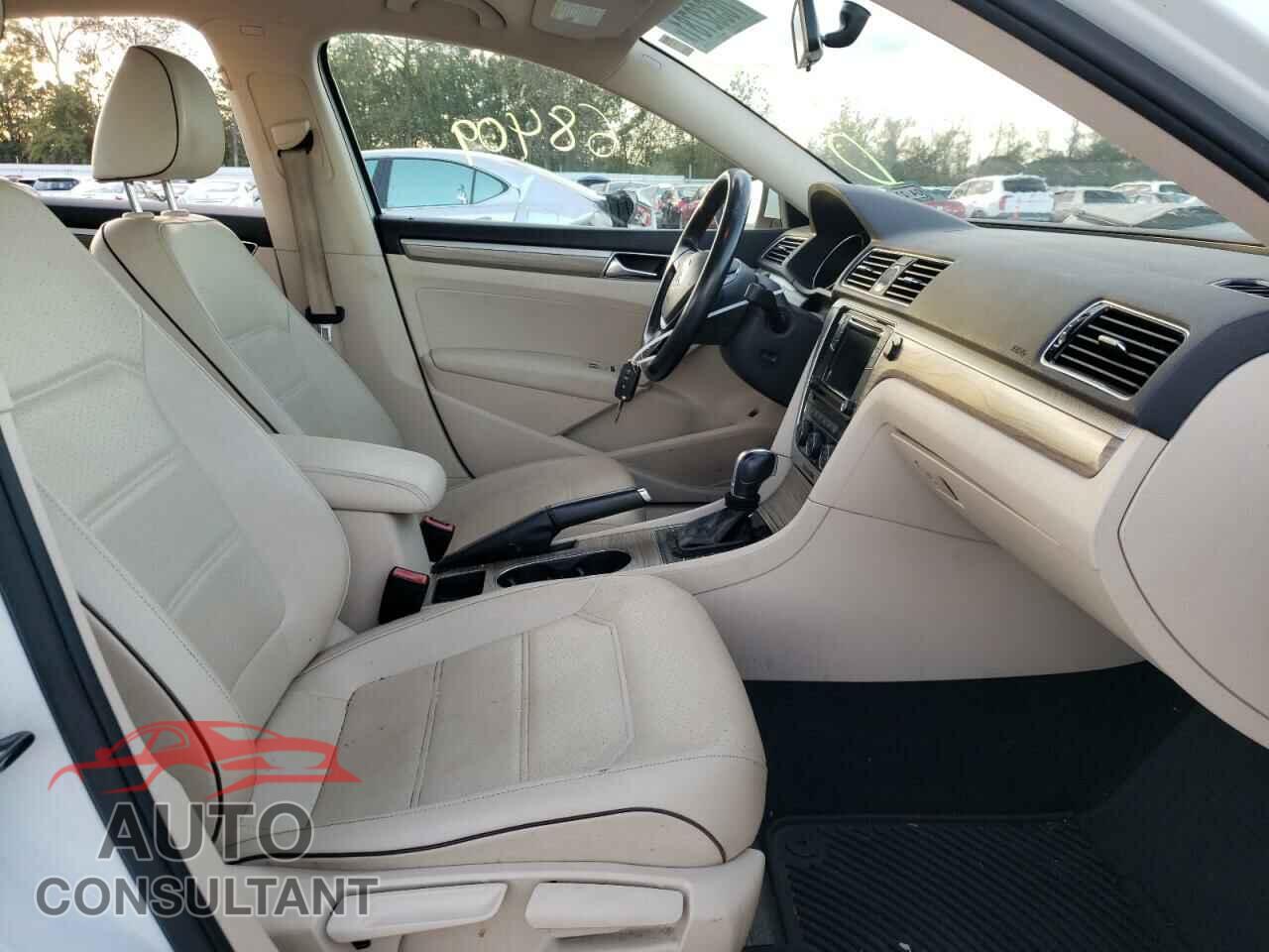 VOLKSWAGEN PASSAT 2017 - 1VWBT7A33HC058323