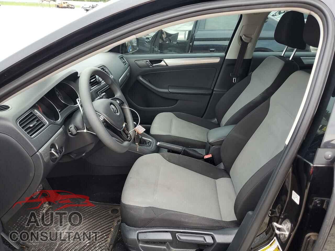 VOLKSWAGEN JETTA 2017 - 3VW2B7AJ8HM320949