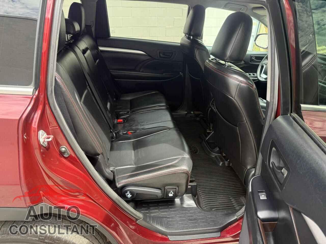 TOYOTA HIGHLANDER 2017 - 5TDBZRFH0HS404490