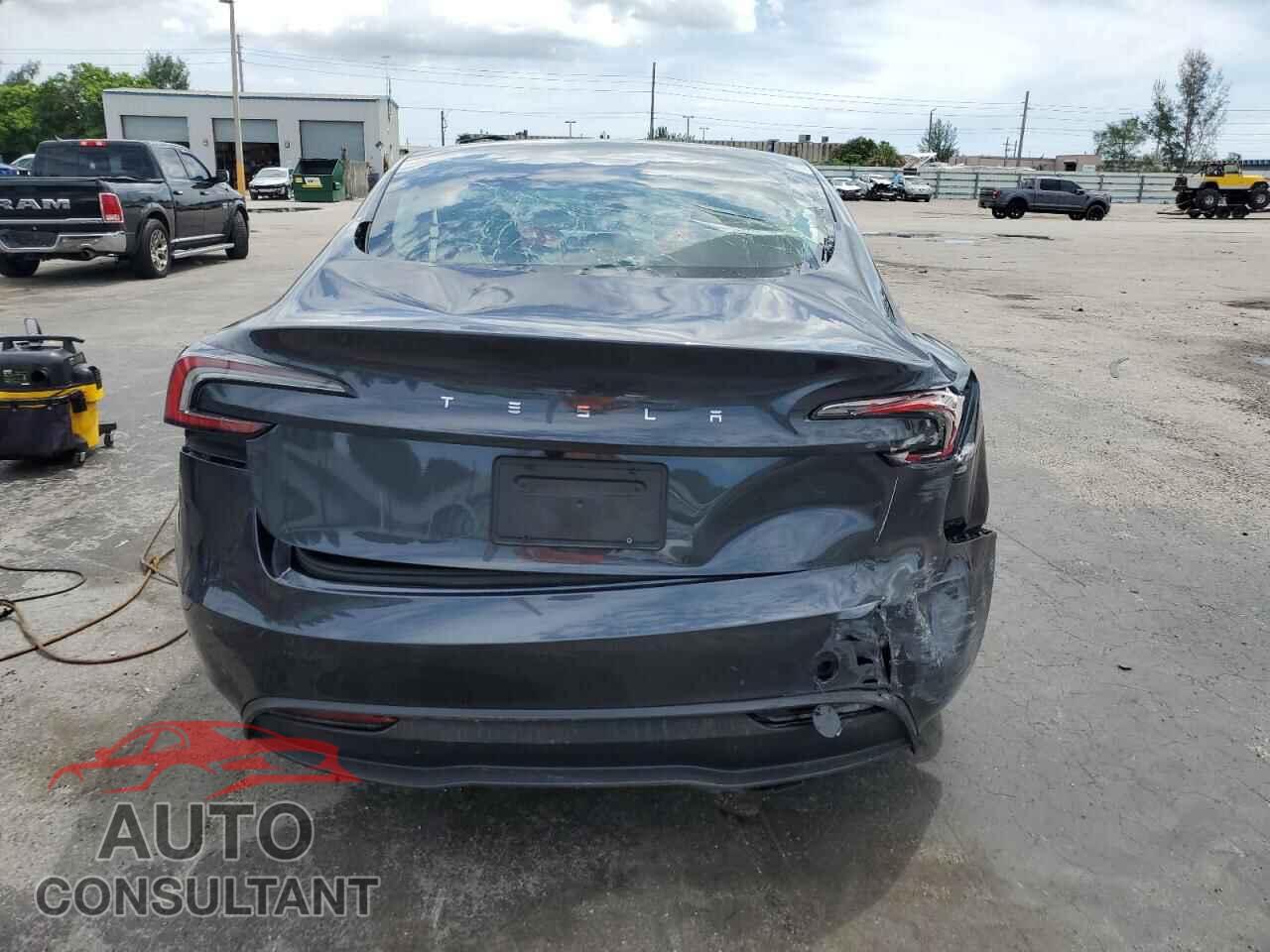 TESLA MODEL 3 2024 - 5YJ3E1EA9RF765096