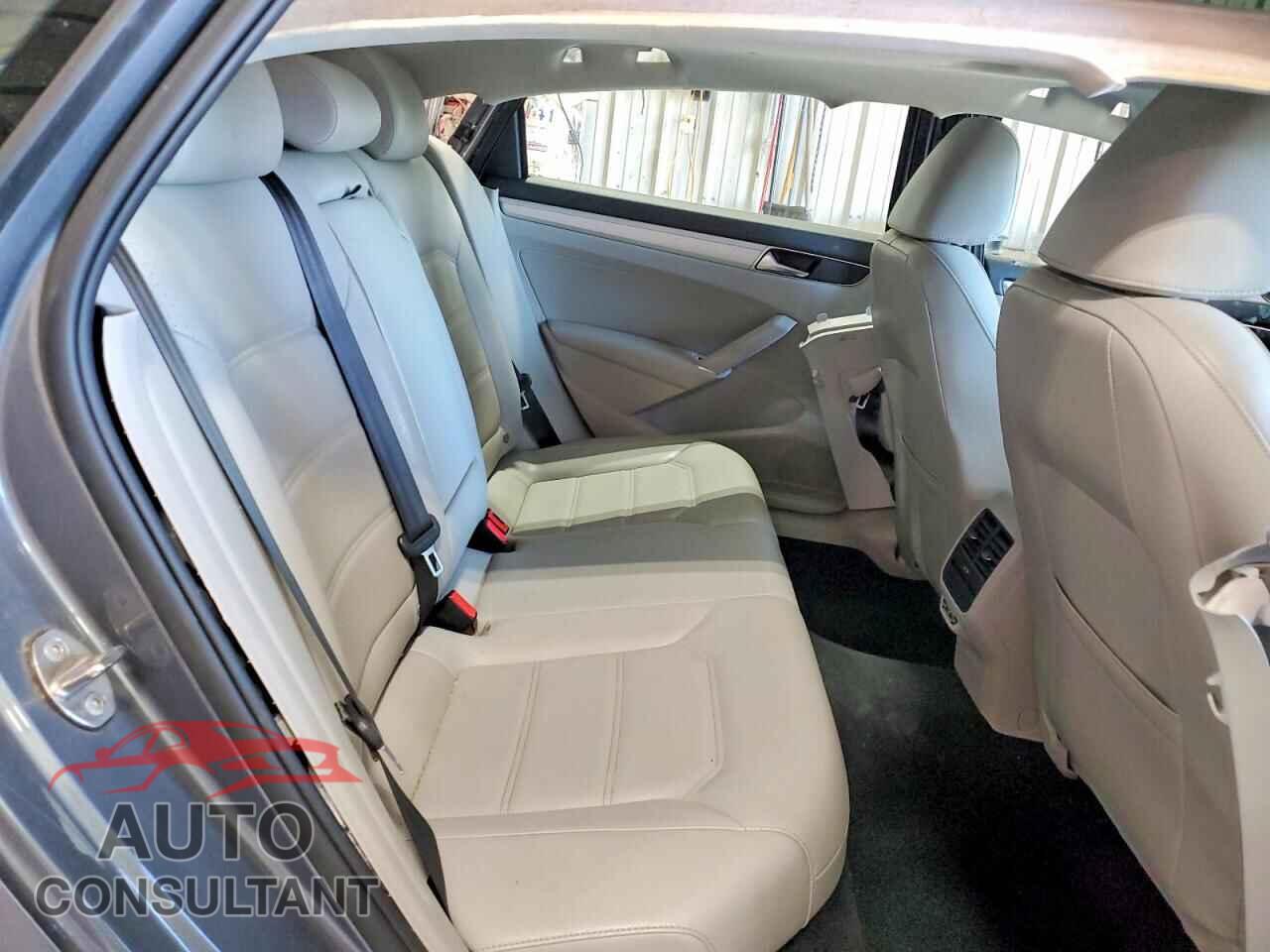VOLKSWAGEN PASSAT 2019 - 1VWLA7A37KC012575