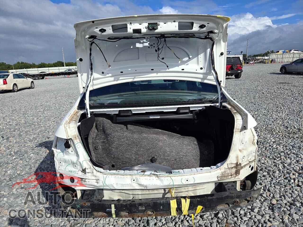 MERCEDES-BENZ E-CLASS 2015 - WDDHF6HB2FB156215