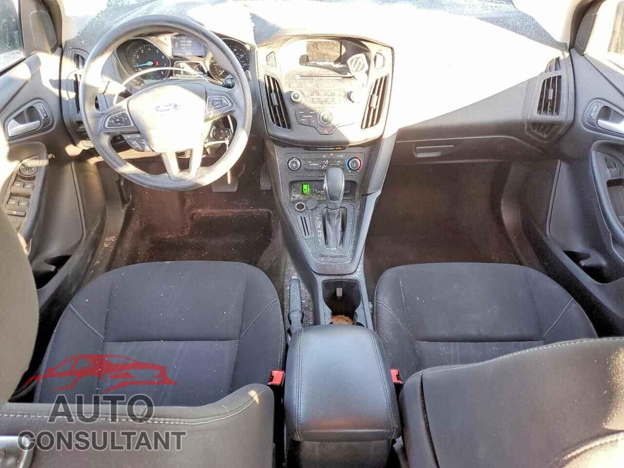 FORD FOCUS 2017 - 1FADP3F28HL315748