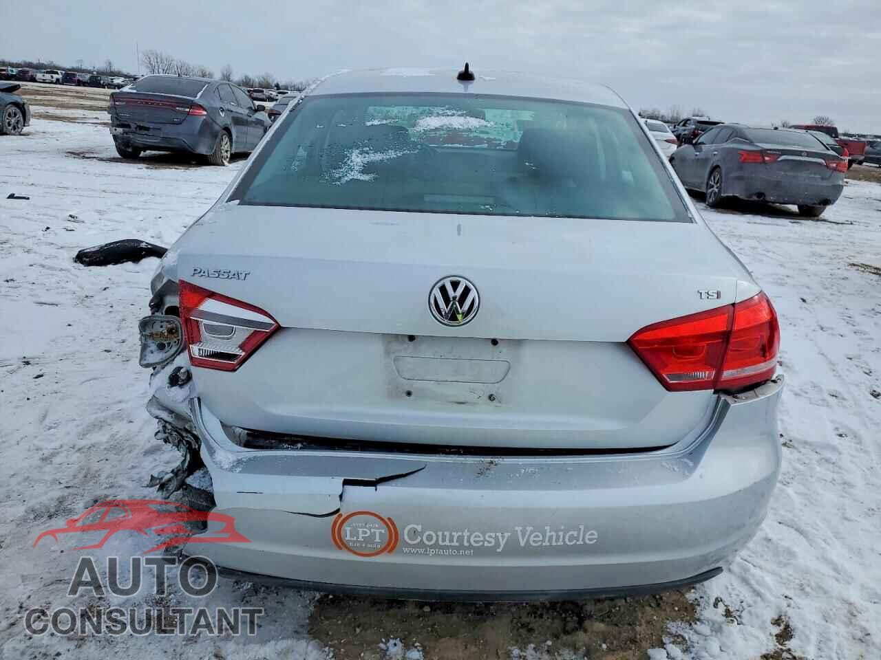 VOLKSWAGEN PASSAT 2015 - 1VWAT7A38FC036648