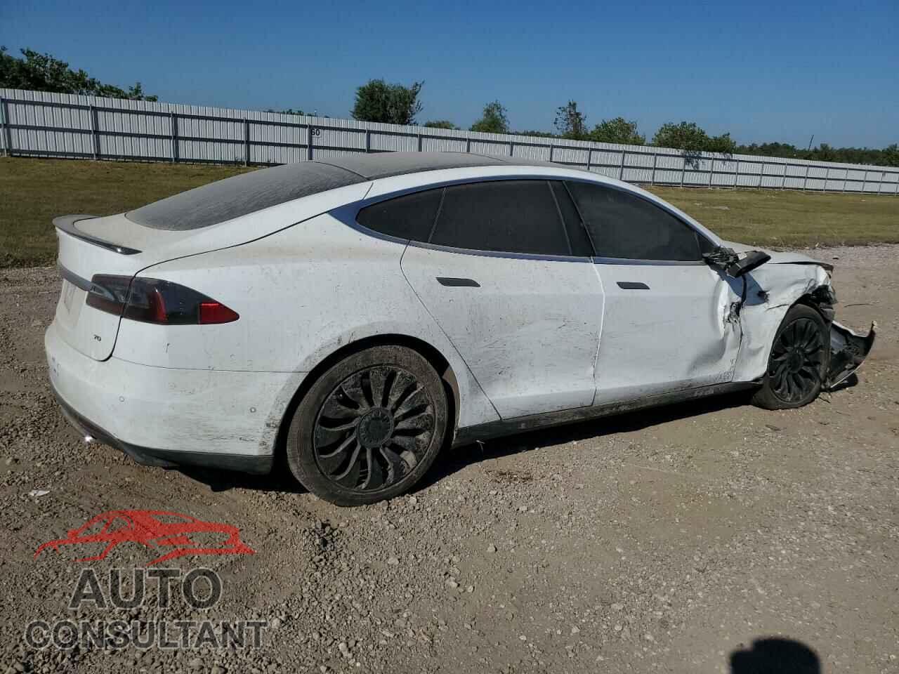 TESLA MODEL S 2015 - 5YJSA1E12FF116338