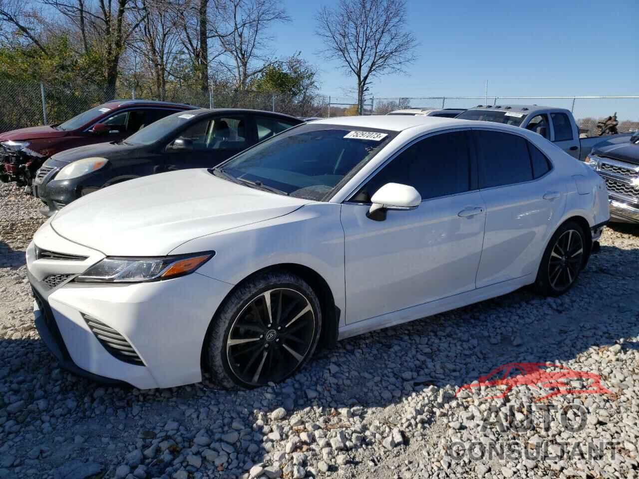 TOYOTA CAMRY 2018 - 4T1B11HK5JU519147