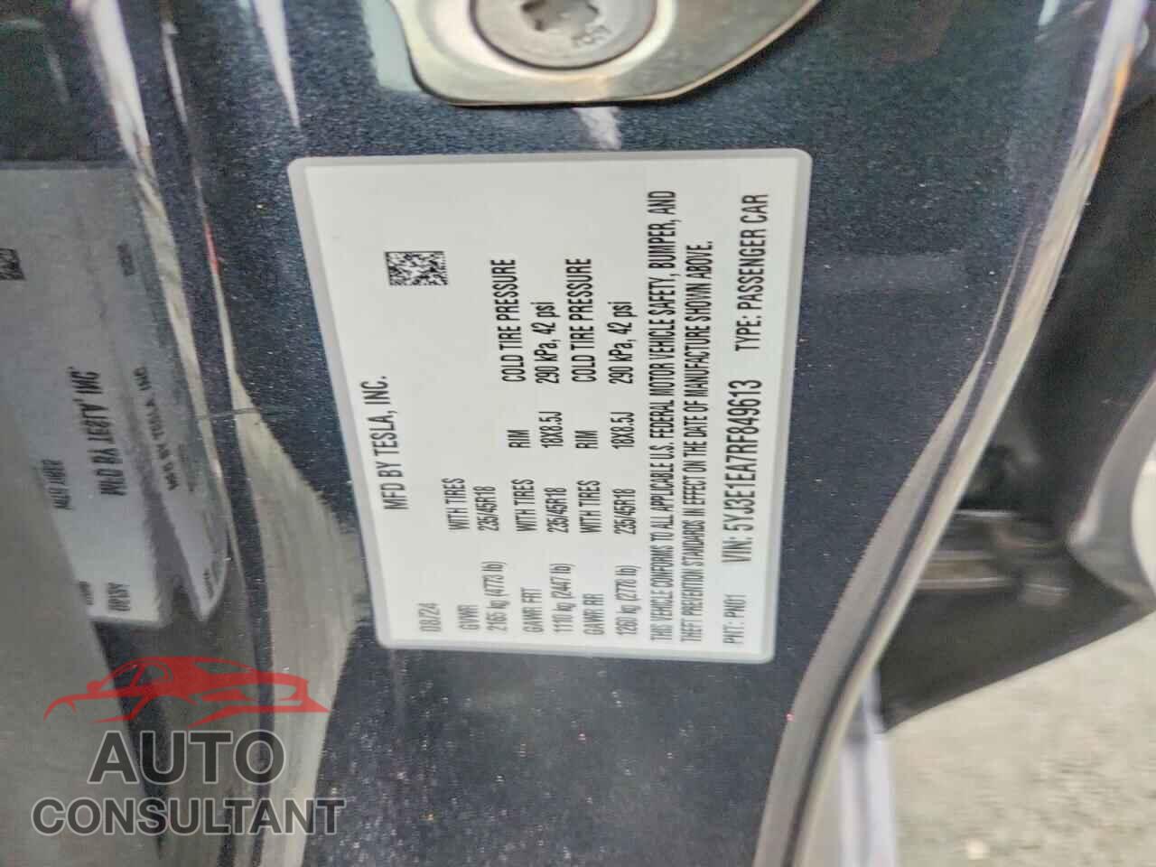 TESLA MODEL 3 2024 - 5YJ3E1EA7RF849613