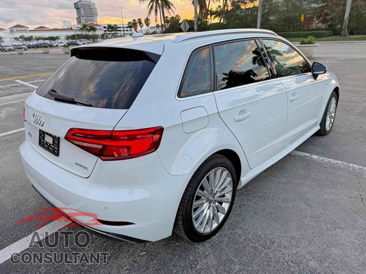 AUDI A3 2018 - WAUTPBFF1JA081146