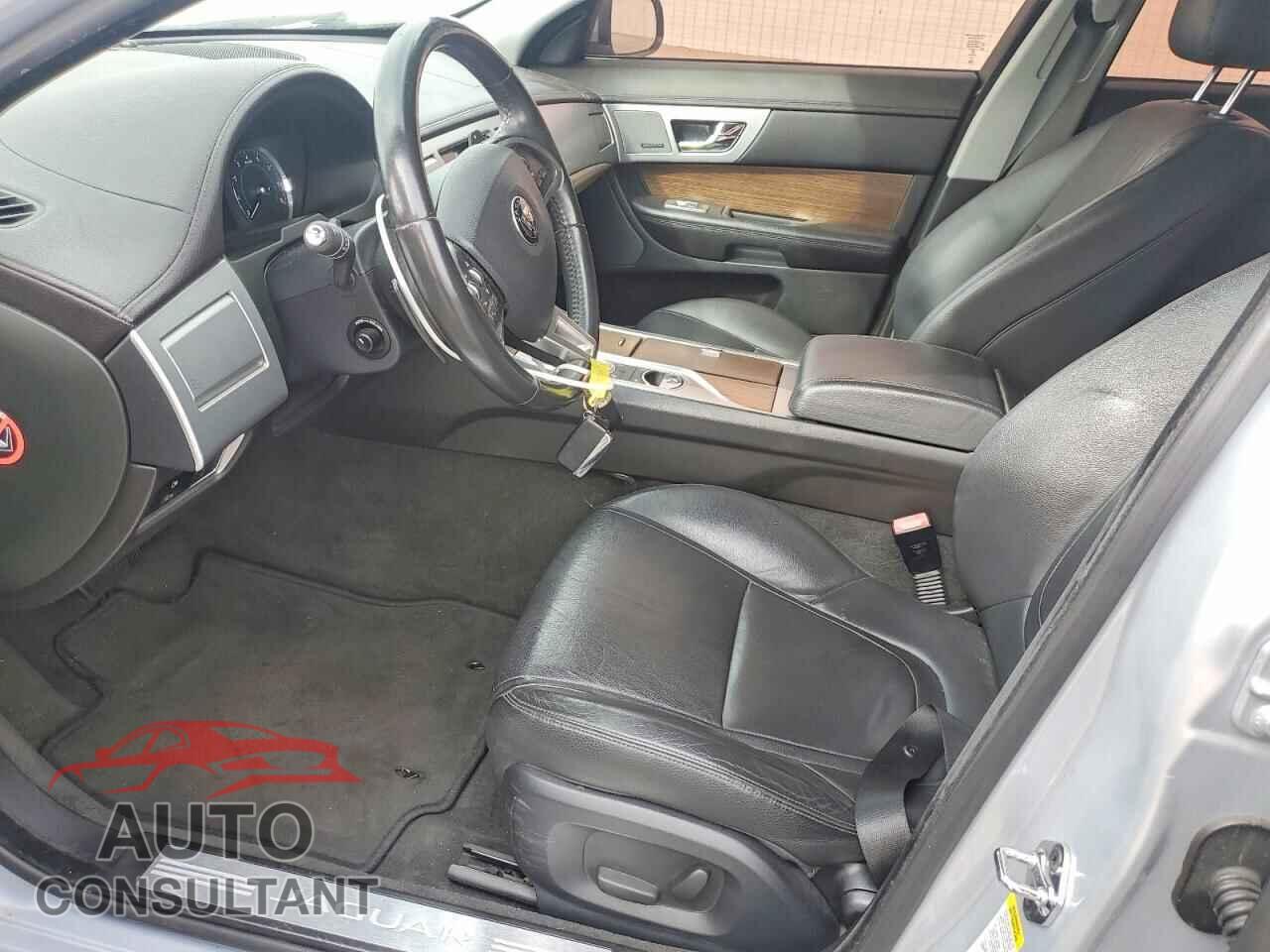 JAGUAR XF 2014 - SAJWA0EX2E8U32905