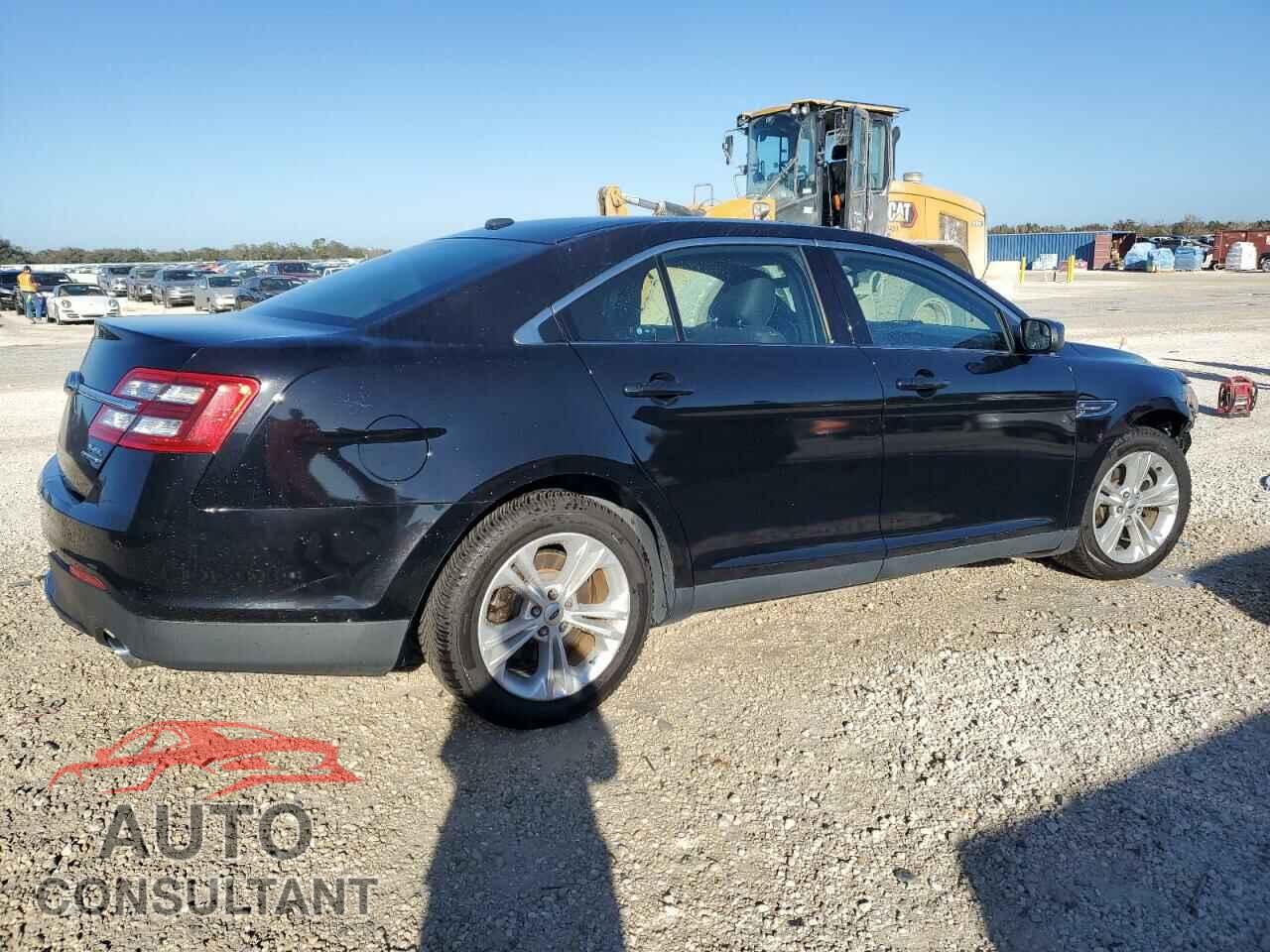 FORD TAURUS 2018 - 1FAHP2E89JG123318