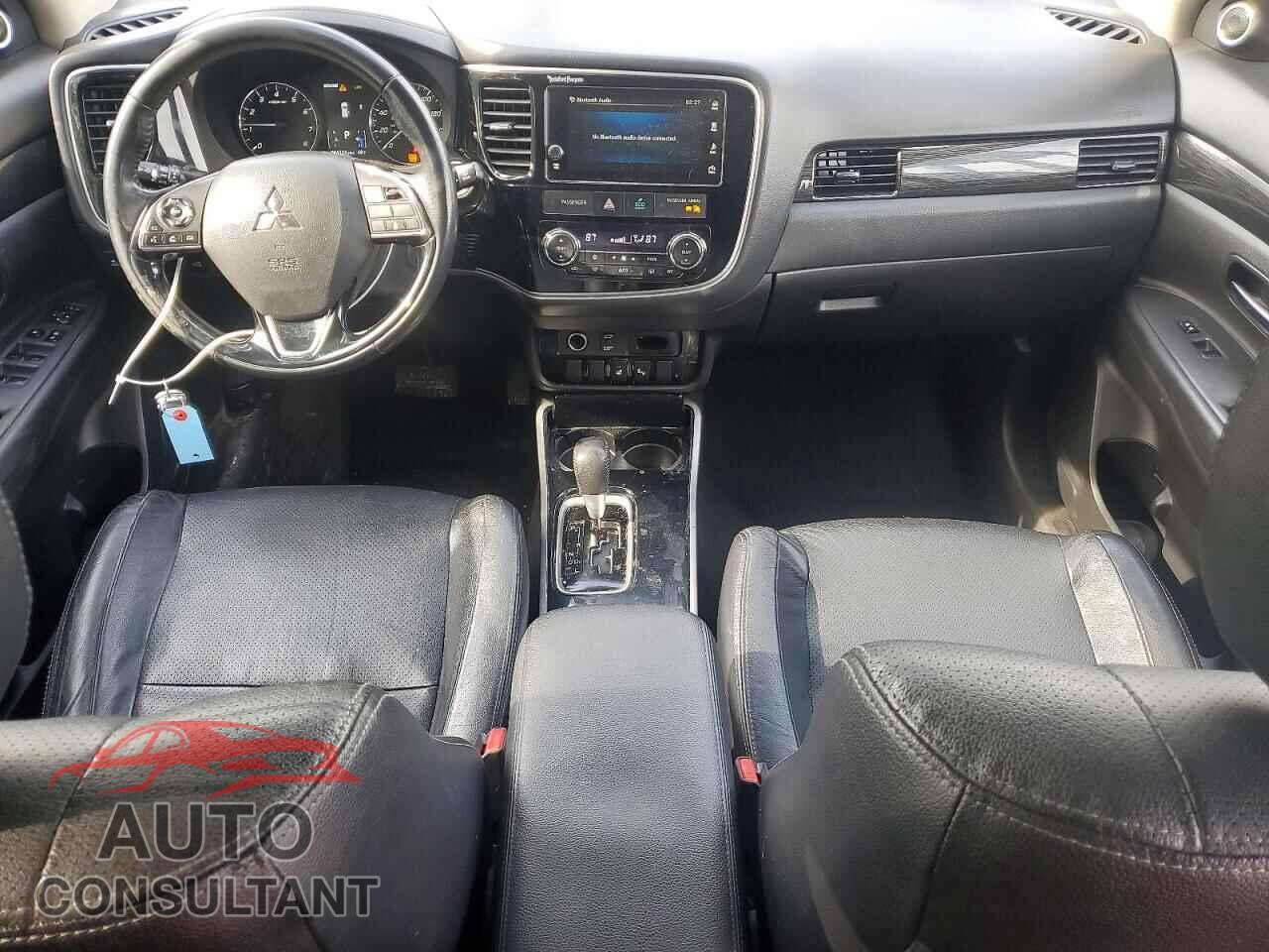 MITSUBISHI OUTLANDER 2018 - JA4AZ3A34JZ020828