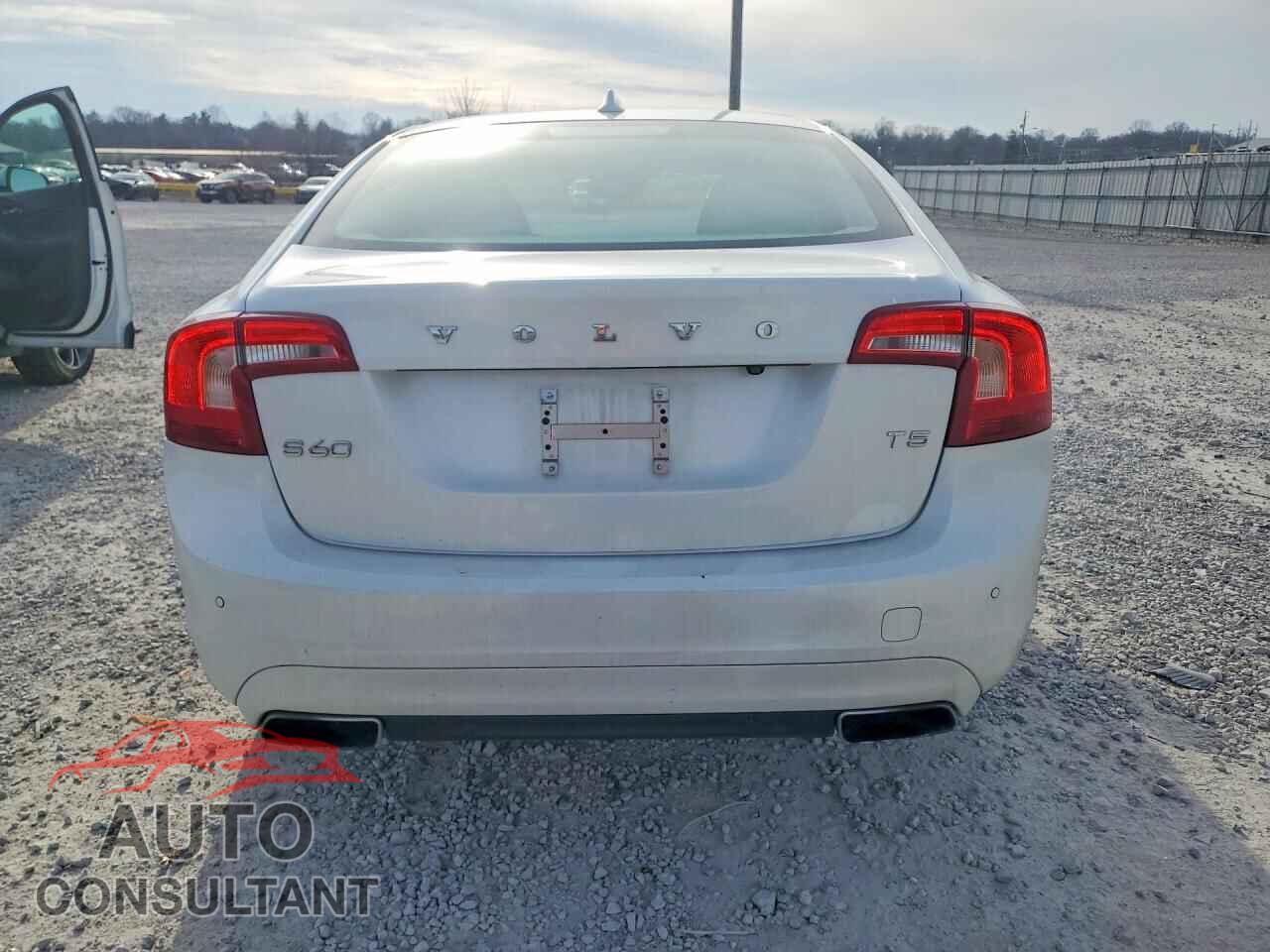 VOLVO S60 2015 - YV140MFM2F1344879