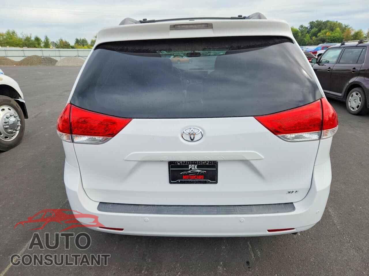 TOYOTA SIENNA 2013 - 5TDYK3DC8DS291269