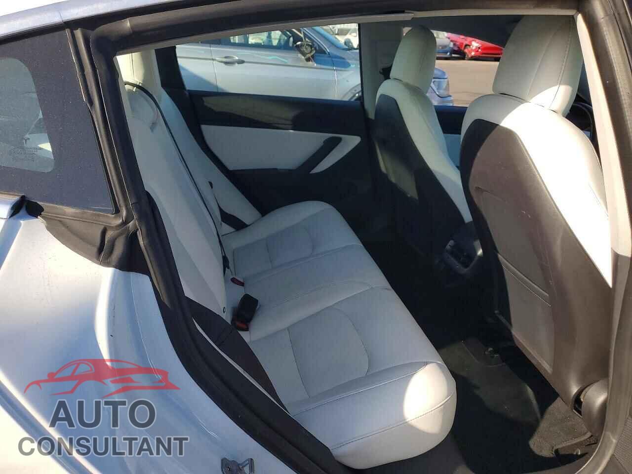 TESLA MODEL 3 2018 - 5YJ3E1EB8JF135471