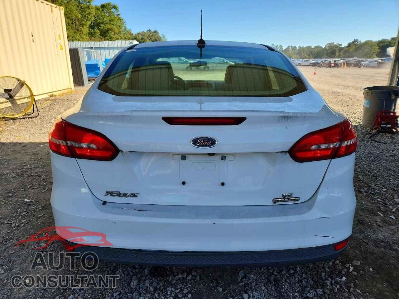 FORD FOCUS 2015 - 1FADP3F29FL329624