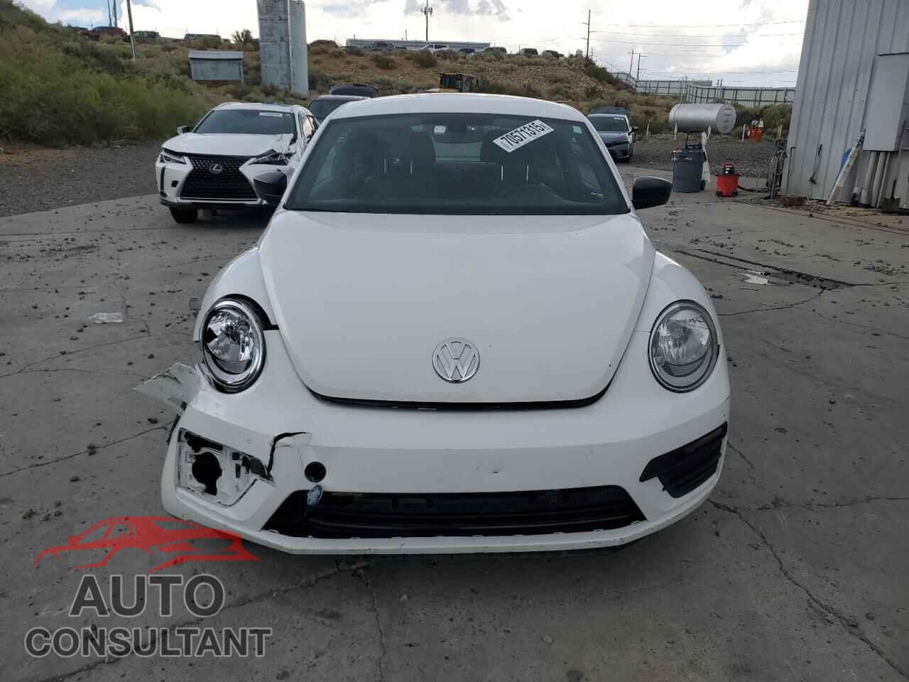 VOLKSWAGEN BEETLE 2017 - 3VWF17AT0HM616036