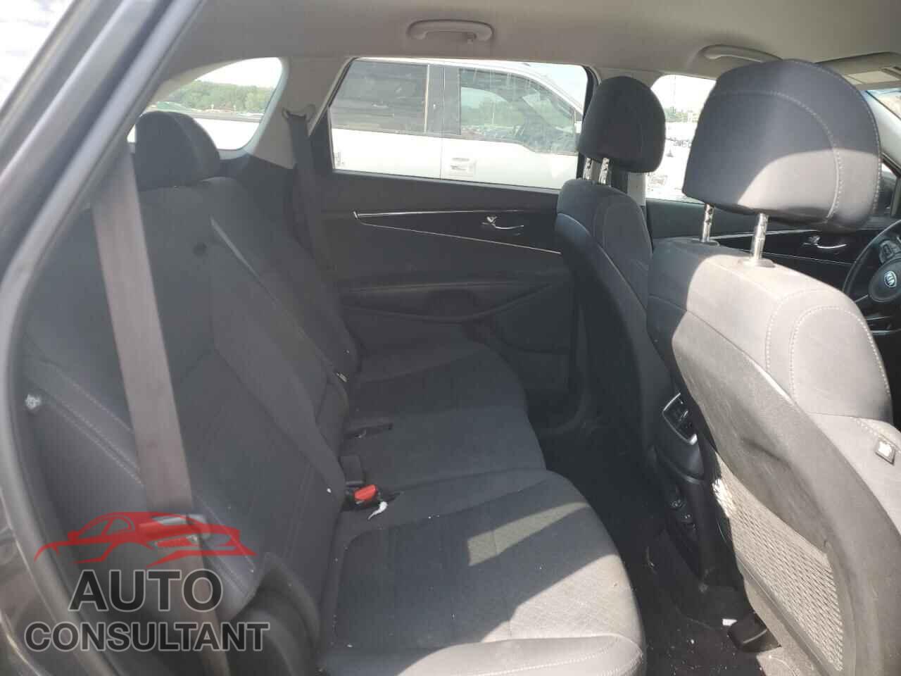 KIA SORENTO 2017 - 5XYPGDA38HG247010