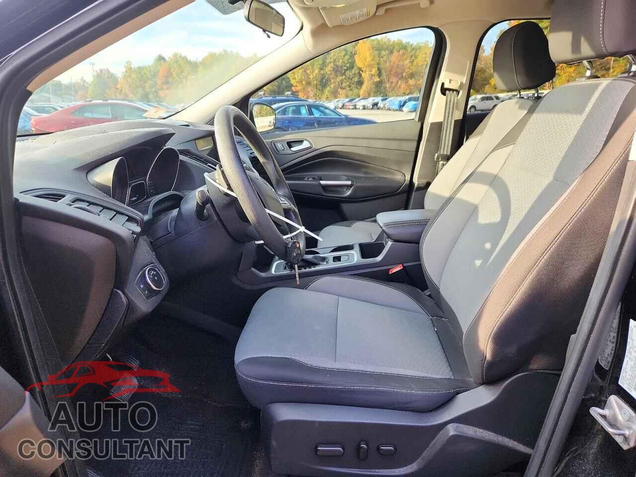 FORD ESCAPE 2017 - 1FMCU9GD3HUC30243