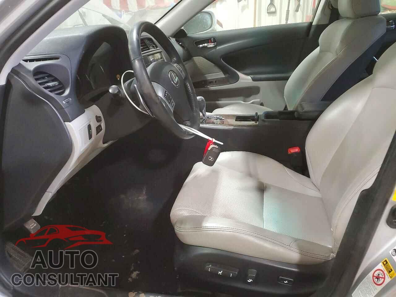 LEXUS IS 2012 - JTHCF5C26C5057587
