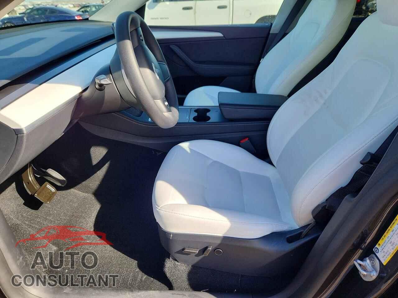 TESLA MODEL Y 2024 - 7SAYGAEE9RF166768