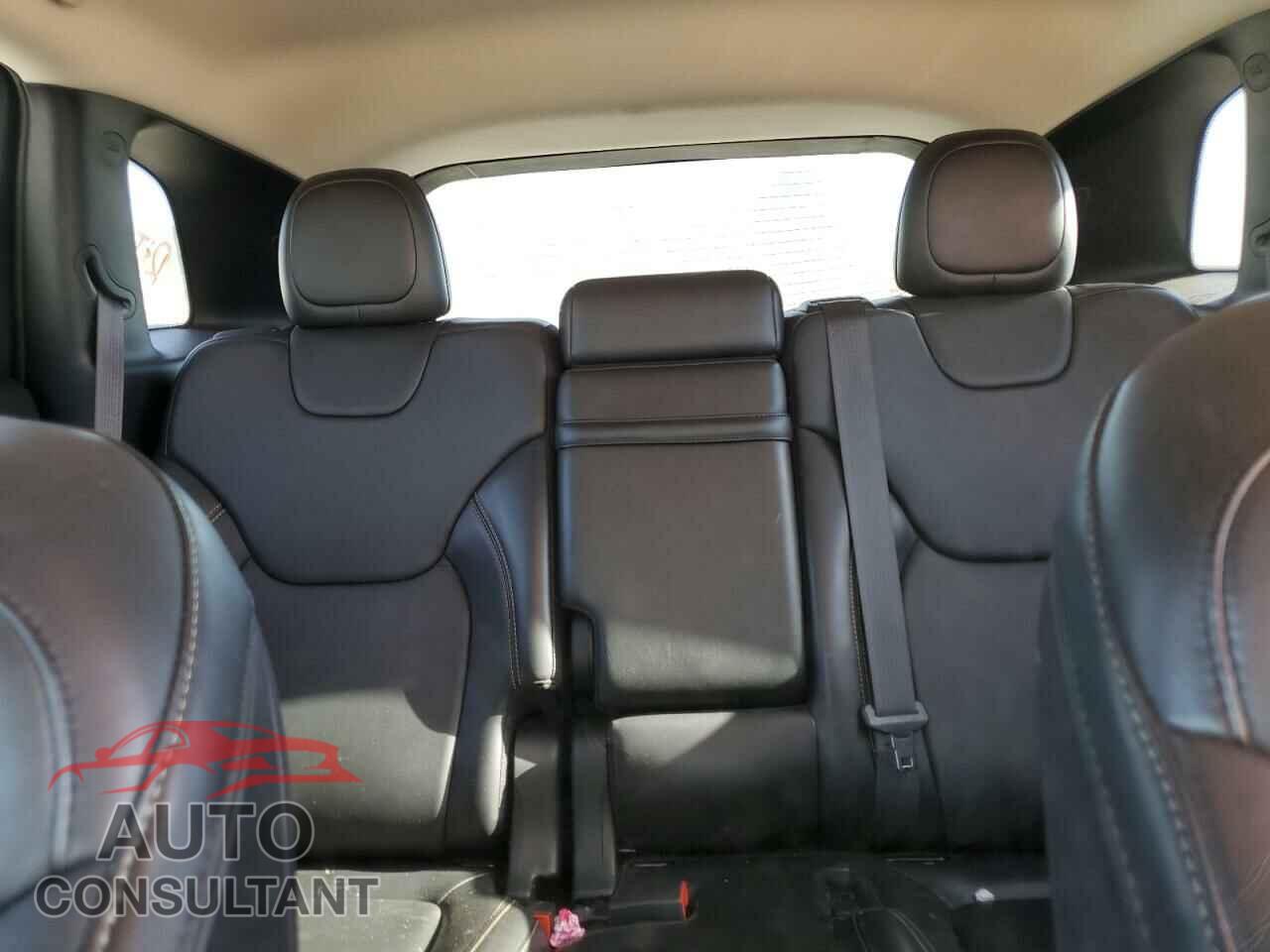 JEEP GRAND CHER 2018 - 1C4PJMDBXJD619486