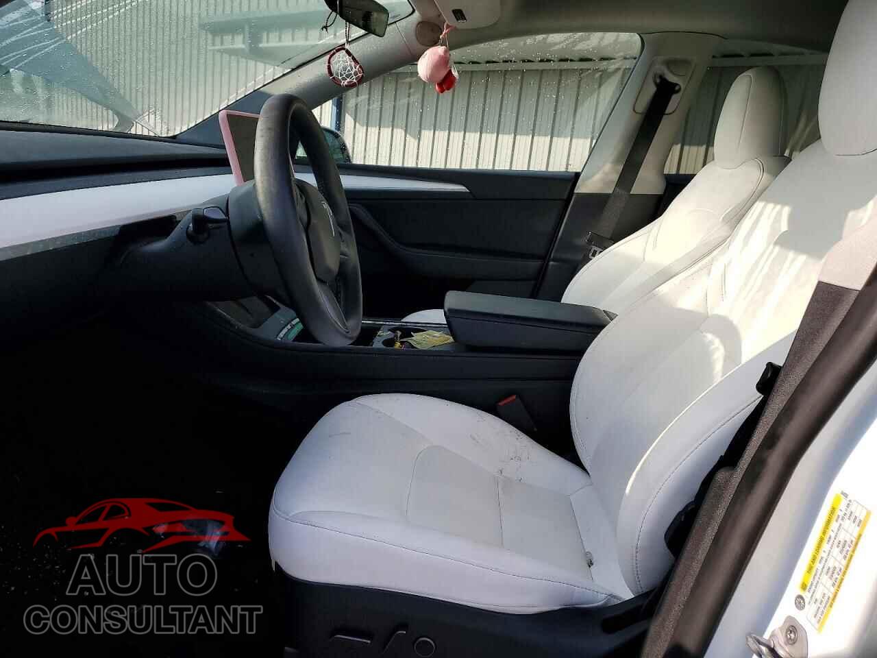 TESLA MODEL Y 2023 - 7SAYGDEE0PF844550