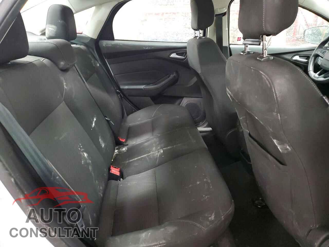 FORD FOCUS 2018 - 1FADP3FE3JL325751