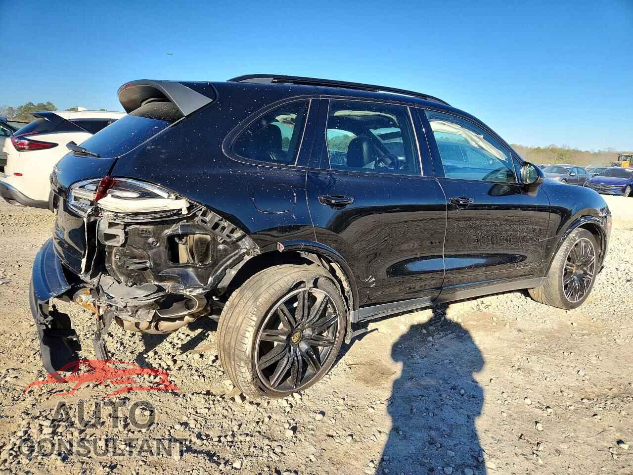 PORSCHE CAYENNE 2018 - WP1AA2A21JKA07489