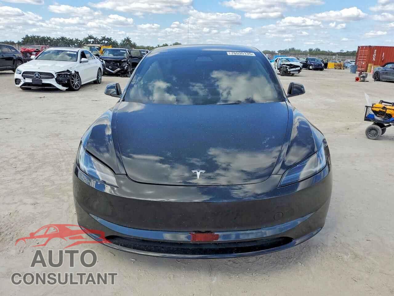 TESLA MODEL 3 2024 - 5YJ3E1EA5RF872467