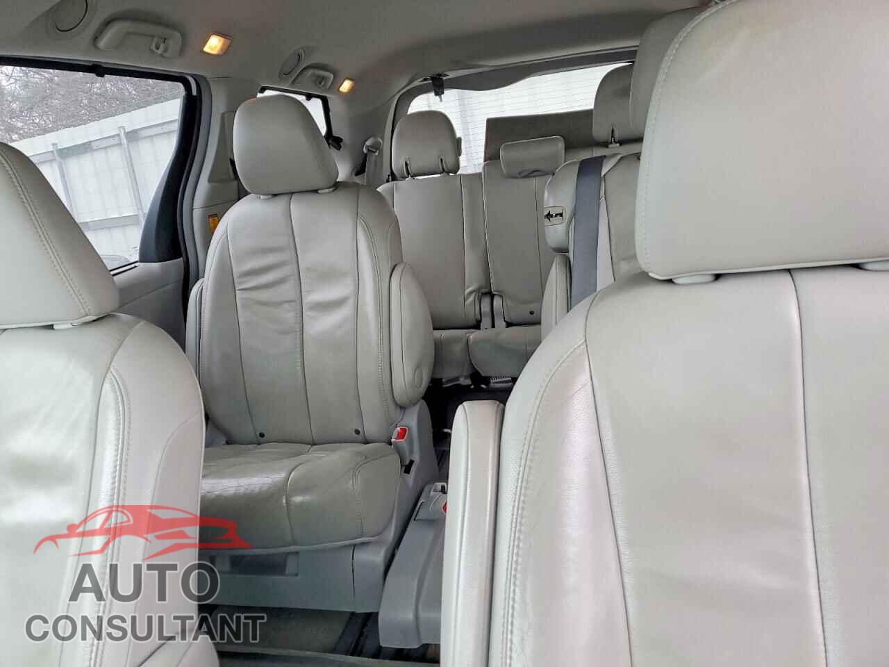 TOYOTA SIENNA 2013 - 5TDYK3DC8DS291501