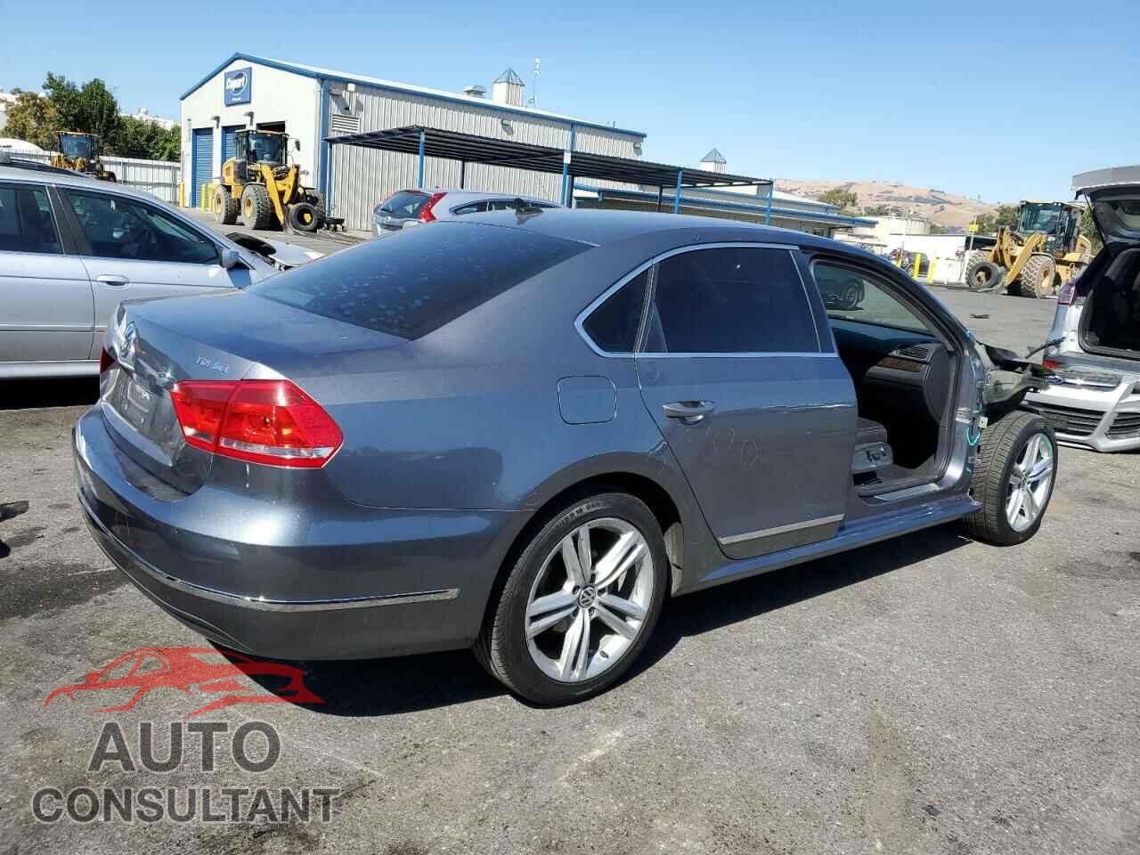 VOLKSWAGEN PASSAT 2015 - 1VWCV7A34FC070234