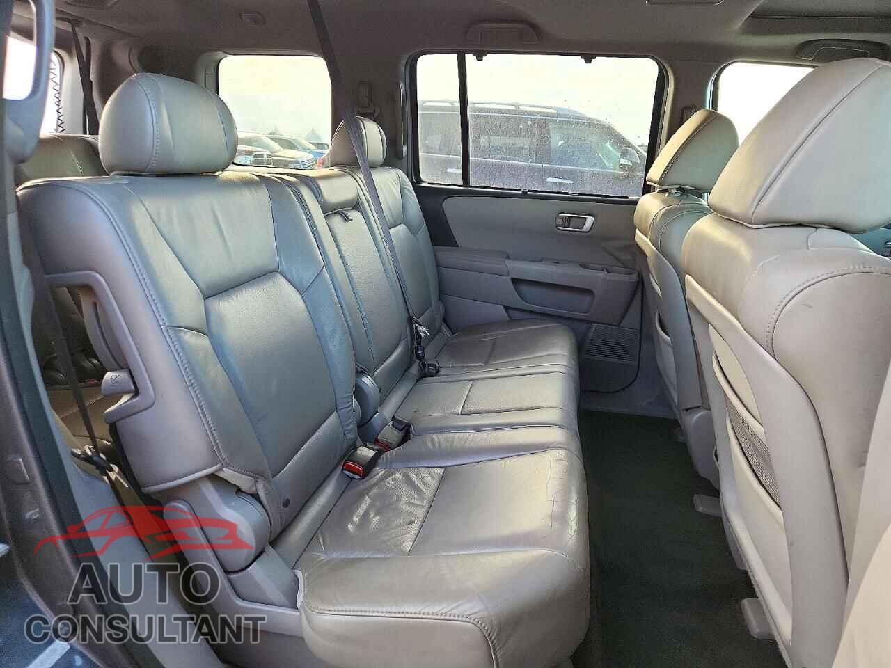 HONDA PILOT 2011 - 5FNYF3H96BB005889