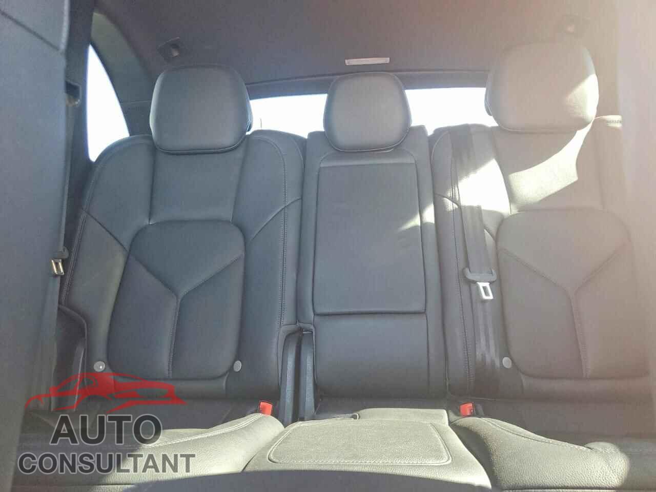 PORSCHE CAYENNE 2016 - WP1AA2A25GKA13191