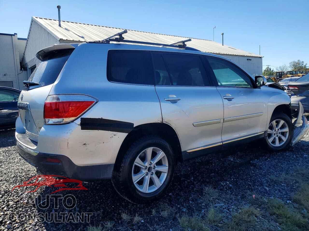 TOYOTA HIGHLANDER 2011 - 5TDBK3EH4BS070958