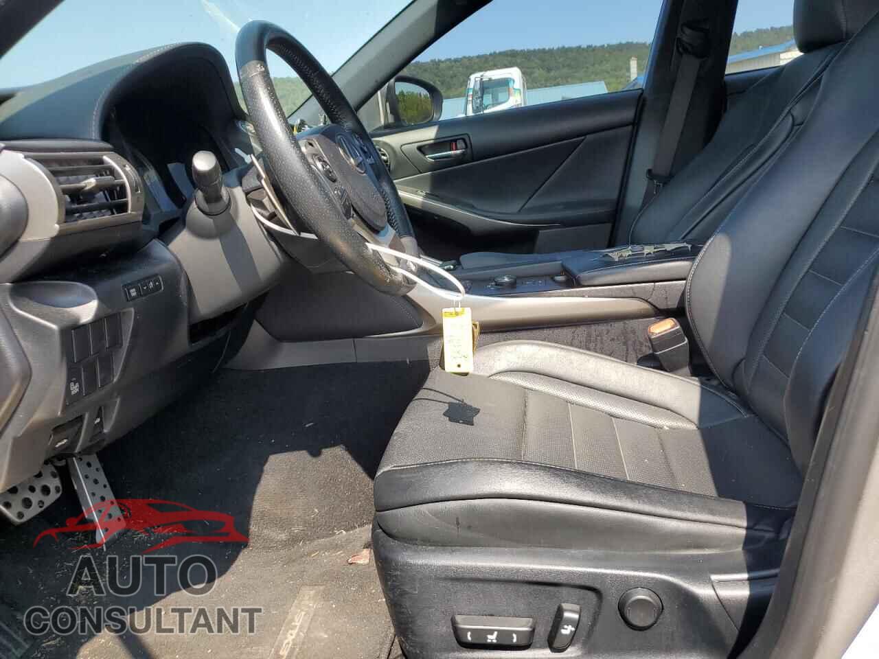 LEXUS IS 2015 - JTHCE1D27F5007554