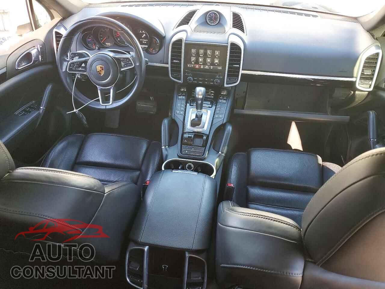PORSCHE CAYENNE 2017 - WP1AA2A23HKA89834