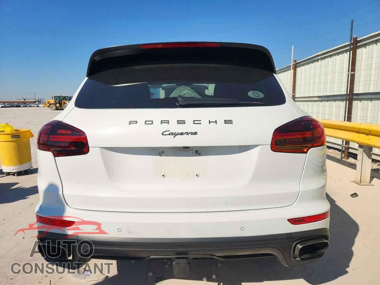 PORSCHE CAYENNE 2018 - WP1AA2A29JKA02475