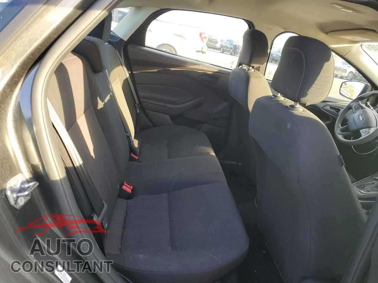 FORD FOCUS 2017 - 1FADP3E2XHL324873