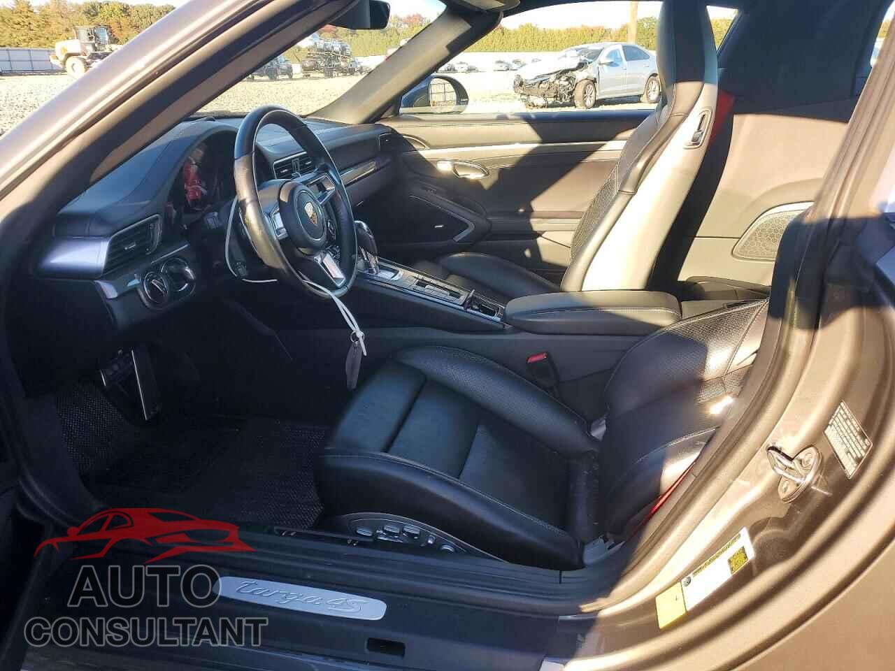 PORSCHE 911 2017 - WP0BB2A94HS136837