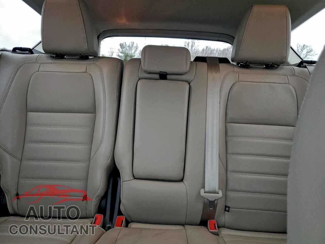 FORD ESCAPE 2018 - 1FMCU9J91JUD39973