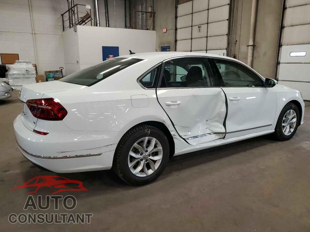 VOLKSWAGEN PASSAT 2017 - 1VWAT7A37HC014630