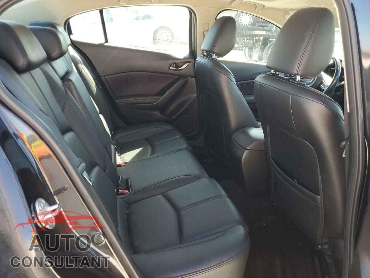 MAZDA 3 2018 - 3MZBN1V31JM165439